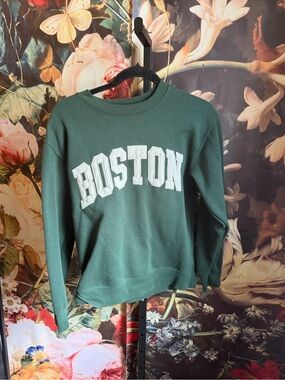 Unisex Small varsity letters Boston sweatshirt in GUC